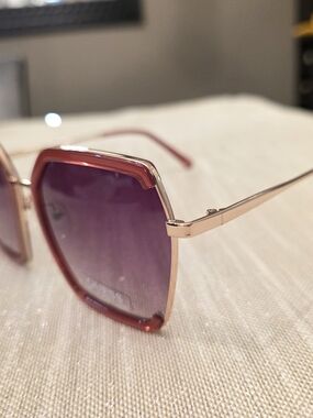 GUESS Women's Pink Gradient Oversized Hexagon Sunglasses